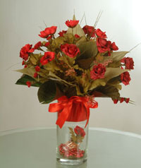 yapay güllerden vazo  9 gül  Denizli çiçek satışı 