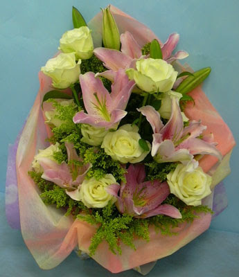 11 adet gül ve 2 adet kazablanka buketi  Denizli online çiçekçi , çiçek siparişi 