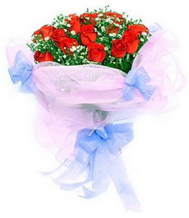  Denizli yurtiçi ve yurtdışı çiçek siparişi  11 adet kırmızı güllerden buket modeli