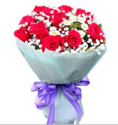 12 adet kırmızı gül ve beyaz kır çiçekleri  Denizli güvenli kaliteli hızlı çiçek 
