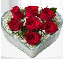 Kalp içerisinde 7 adet kırmızı gül  Denizli çiçek siparişi sitesi 